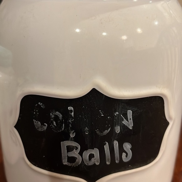 Two ceramic containers with covers and chalkboard labels - Picture 6 of 10